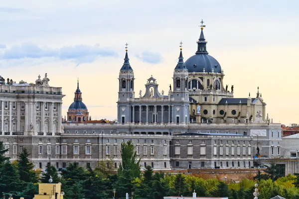 Catedral de Almudena, Madrid, Espanha — Fotografia de Stock