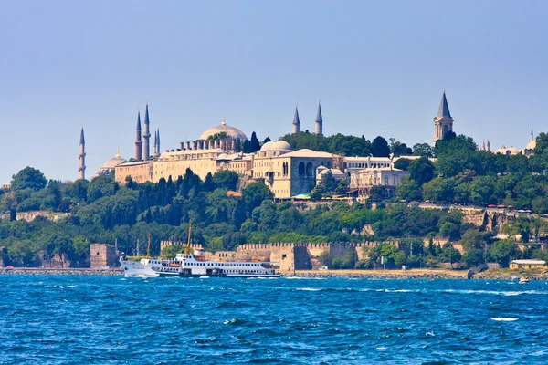 Pałac topkapi w Stambule na Złoty Róg, Turcja — Zdjęcie stockowe