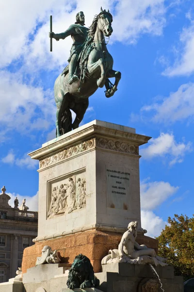 Madrid plaza de oriente, standbeeld van felipe iv. Madrid, Spanje — Stockfoto
