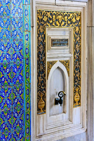 Estambul Palacio Topkapi Ornamentos y azulejos orientales —  Fotos de Stock