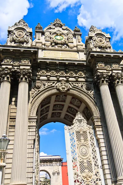 Istambul - Portão do Sultão, Palácio Dolmabahce, Turquia — Fotografia de Stock