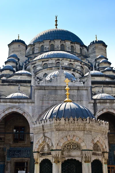 Istanbul - yeni Moschee, neue Moschee oder Moschee der gültigen Sulta — Stockfoto