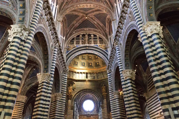 Siena, Tuscany - Interior of dome (Duomo di Siena) — Stock Photo, Image