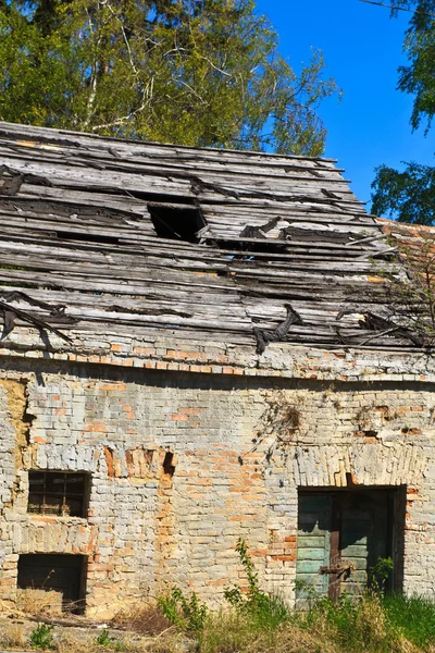 放棄された古い家詳細 — ストック写真