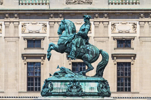 Estatua del Príncipe Eugenio de Saboya frente al Palacio de Hofburg, Vie —  Fotos de Stock