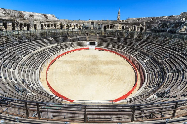 Býk bojů arény nimes (římský amfiteátr), Francie — Stock fotografie