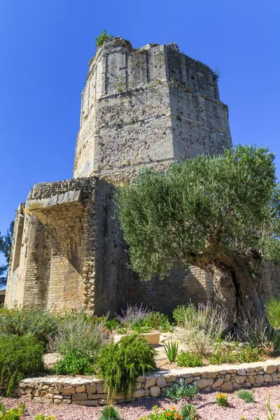 Roman tower in Nimes, Provence, France — Stock Photo, Image