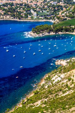 cassis ve calanque kenarı, Güney Fransa'da havadan görünümü