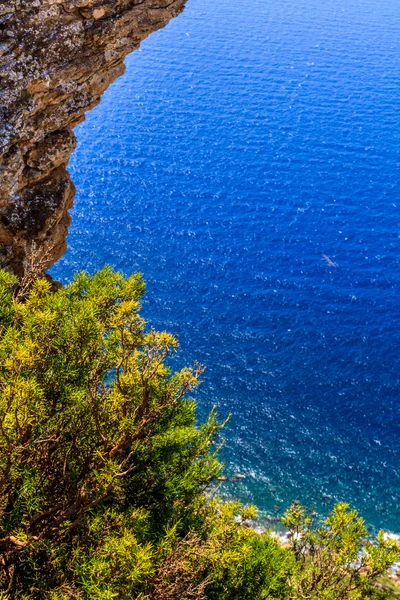 Flygfoto över vackra natursköna kust — Stockfoto