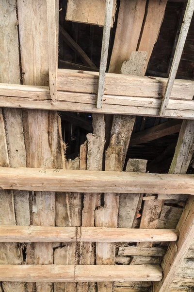 Ruinierte Holzdecke — Stockfoto