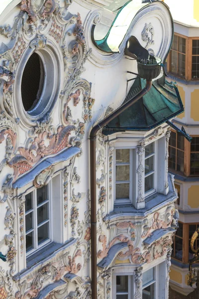 Tirolesa Barroco estilo casa fachada — Fotografia de Stock