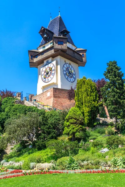 Slavnou věž s hodinami (uhrturm) v Grazu, Štýrsko, Rakousko — Stock fotografie