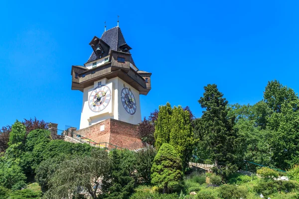 Ünlü Saat Kulesi (uhrturm) graz, styria, Avusturya — Stok fotoğraf