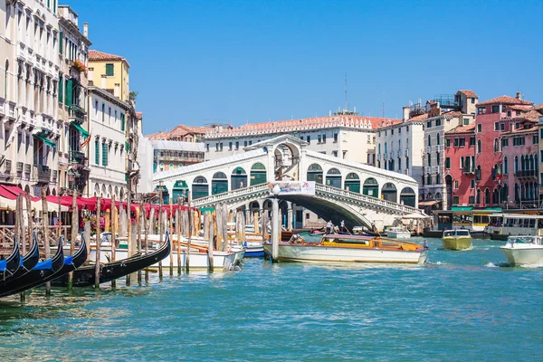 Venedik - rialto Köprüsü ve canale grande — Stok fotoğraf