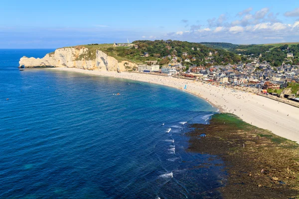 Etretat, vista aérea del pueblo en la costa de Normandía, Francia —  Fotos de Stock