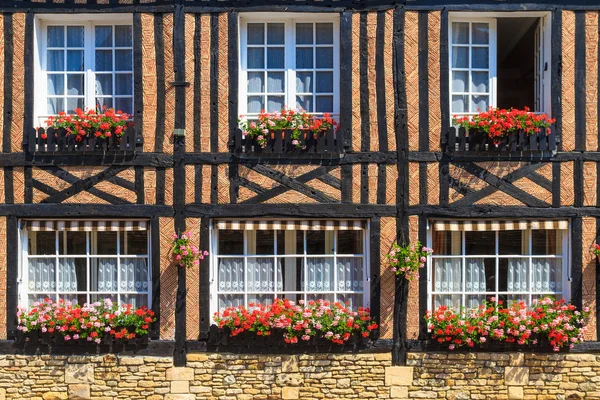 Beuvron-en-auge, typiska hus fasad, Normandie — Stockfoto