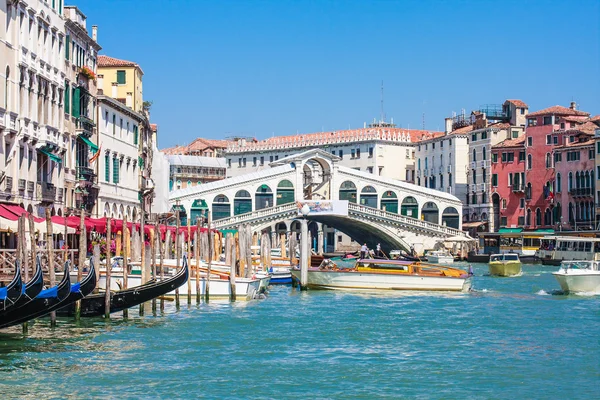 Benátky - rialto bridge a canale grande — Stock fotografie