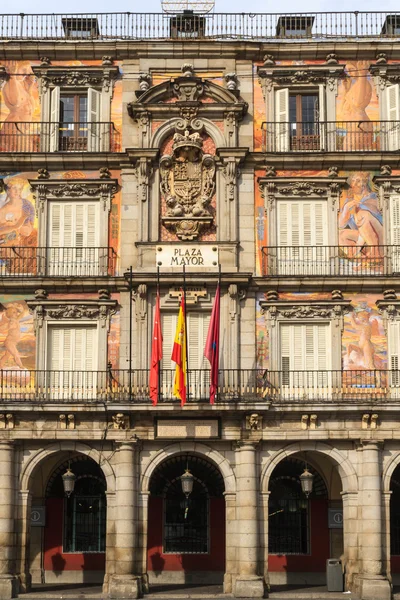 Мадрид, Plaza Mayor, Фасад Casa de la Panaderia, Испания — стоковое фото