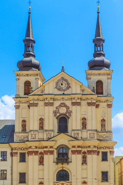 Jihlava (Iglau) Plaza Mayor (Masaryk) con la Iglesia de San Ignacio — Foto de Stock