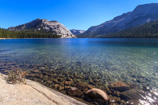 Yosemitský národní park, výhled na jezero tenaya (tioga pass), calif — Stock fotografie