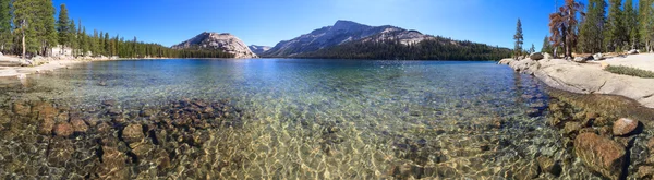 Yosemite National Park, Panorama of Lake Tenaya (Tioga Pass), C — Stock Photo, Image