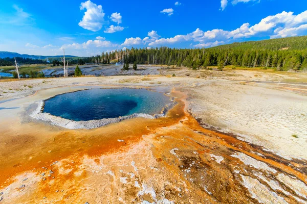 Basen Crested Gejzer, park narodowy yellowstone (dolny górny Gejzer — Zdjęcie stockowe