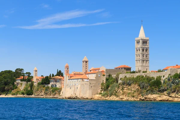 Isola di Rab, veduta sulla città e fortificazioni, Croazia — Foto Stock