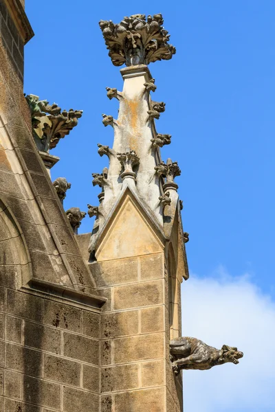 Gargoyle (gotiska kyrkan arkitektoniska detaljer) — Stockfoto