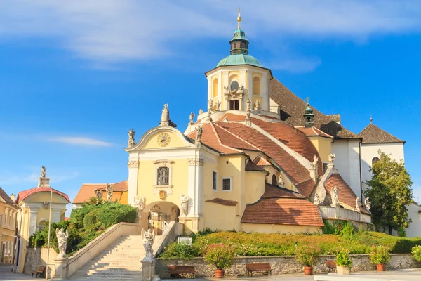 Eisenstadt bergkirche (heudnerkirche am kalvarienberg), burg — Stockfoto