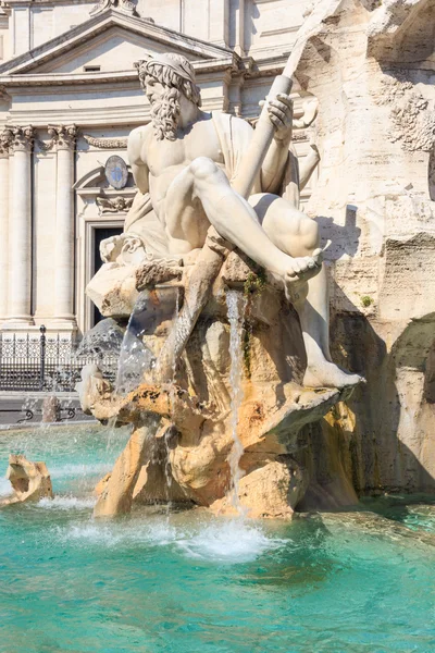 Рим, Фонтана дель Моро на площади Пьяцца Навона — стоковое фото