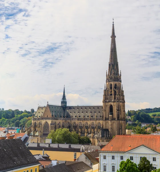 Linzer Stadtbild mit neuem Dom, Österreich — Stockfoto