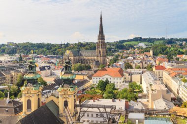 Linz cityscape yeni bir katedral ve kilise ursulines bir