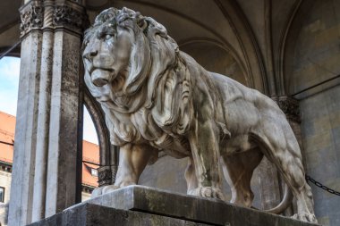 Münih, Bavyera aslan heykeli önünde feldherrnhalle, Bavyera