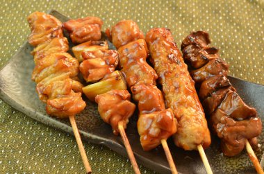 Yakitori denilen char ızgara tavuk