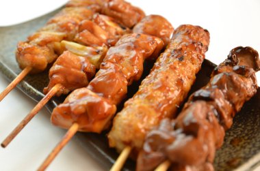 Yakitori denilen char ızgara tavuk