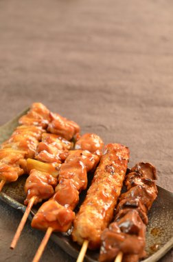 Yakitori denilen char ızgara tavuk