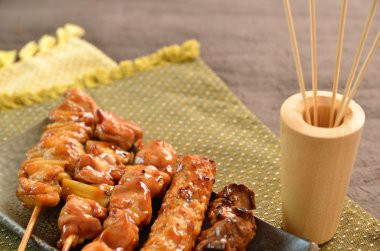 Yakitori denilen char ızgara tavuk