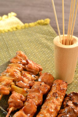 Yakitori denilen char ızgara tavuk