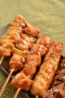 Yakitori denilen char ızgara tavuk