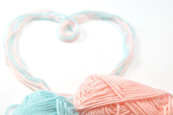 Coração feito de fios de lã — Fotografia de Stock