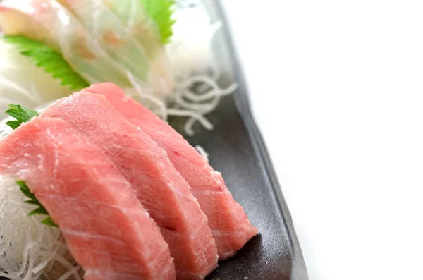 Skivede rå fisk kaldet Sashimi - Stock-foto