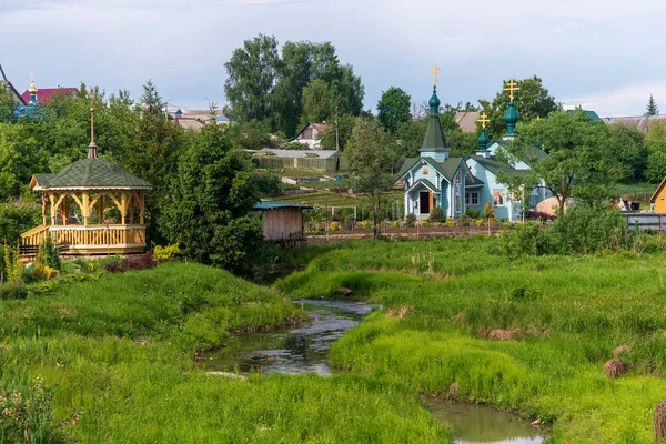 Capilla de fuente sagrada de Panteleimon el Sanador en la aldea de Diveyevo, Rusia. — Foto de Stock