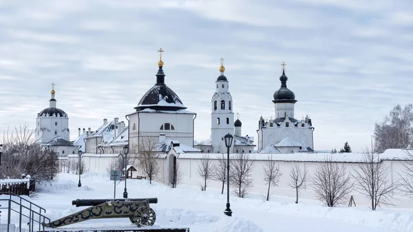 Вид Успенского монастыря, Свияжск, Россия. — стоковое фото