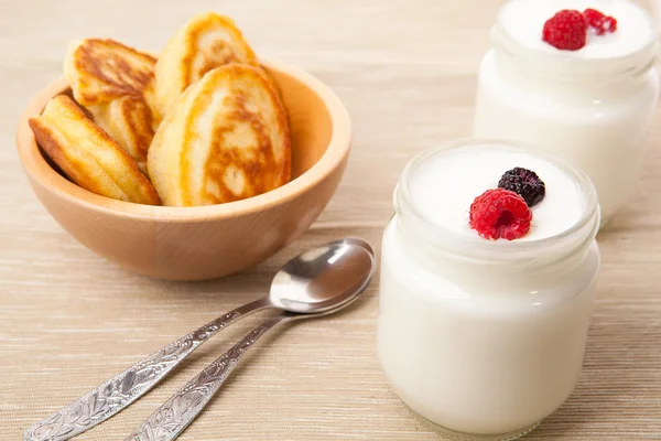 Crepes with Yogurt and Berries — Stock Photo, Image