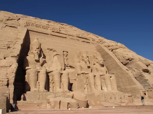 Ramses II, abu simbel