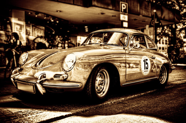 Old Porsche 911 toned version