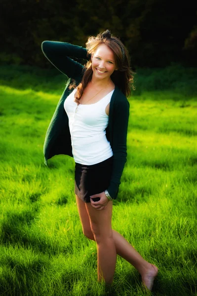 Beautiful sexy girl standing in grass — Stock Photo, Image