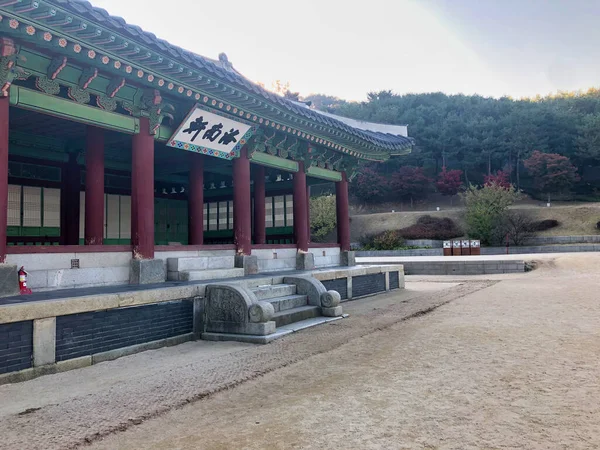 Solitário Velho Palácio Coreano — Fotografia de Stock