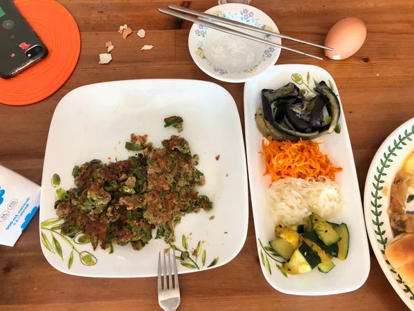 Брудний Корейський Обідній Стіл Untydi — стокове фото