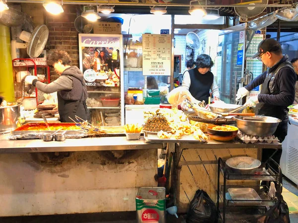 Ottimo Gustoso Cibo Asiatico Nella Zona Del Mercato Coreano Meridionale — Foto Stock